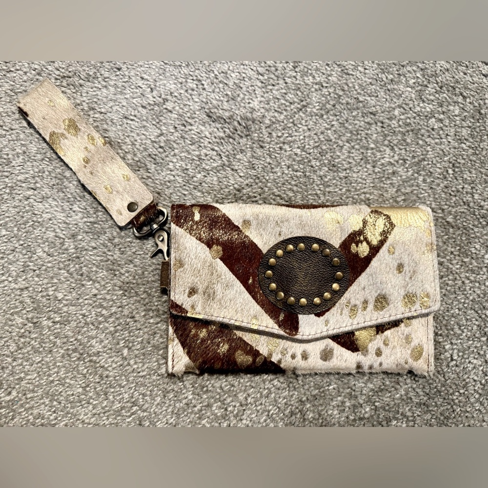 Keep it Gypsy wristlet zebra/gold. perfect! Hair on hide metallic upcycled